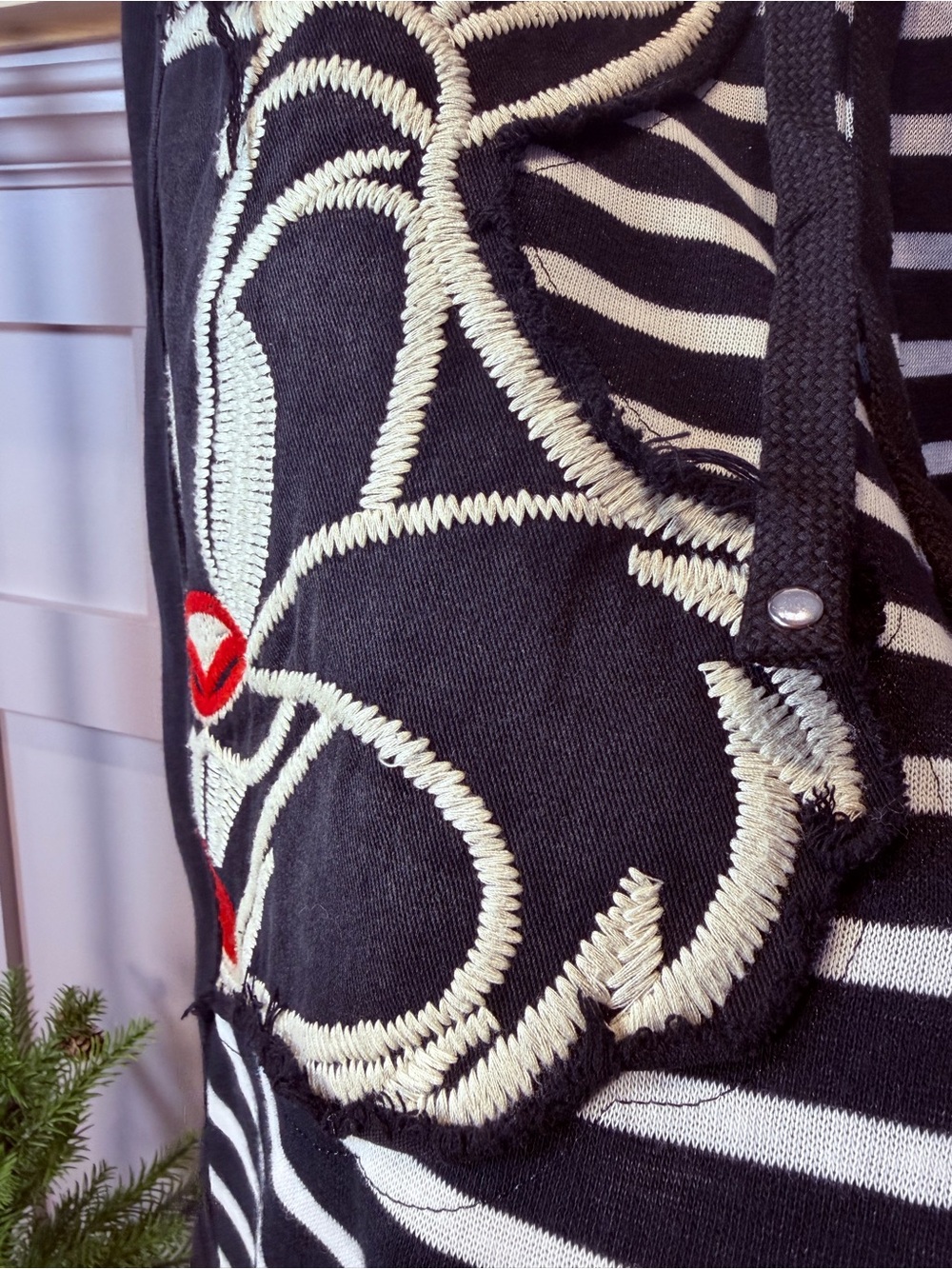 Black & White Striped Bunny Jogger large embroidered Pants Size M - Picture 6 of 11